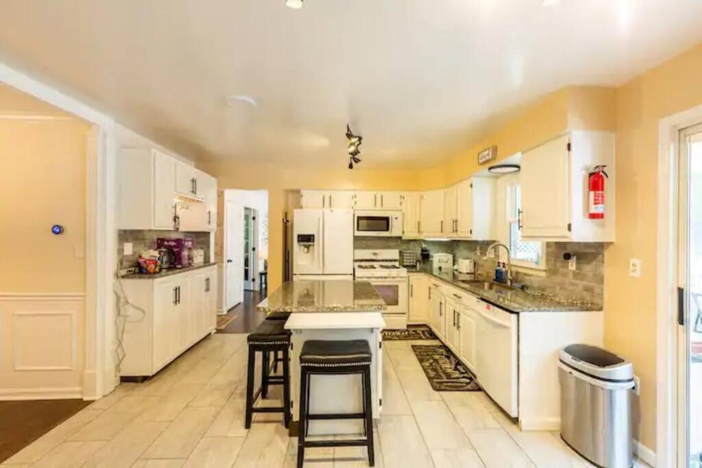 Lrge 5 Bedroom 9 Beds Near Dc-Pool, Hot Tub, Gym, Game Rm, Fire Pit Bowie Esterno foto