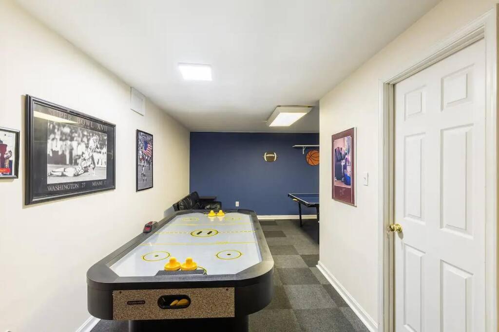 Lrge 5 Bedroom 9 Beds Near Dc-Pool, Hot Tub, Gym, Game Rm, Fire Pit Bowie Esterno foto
